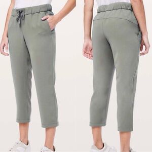 Lululemon Gray On The Fly Mid Rise Stretch Woven Business Casual Crop Pants 8